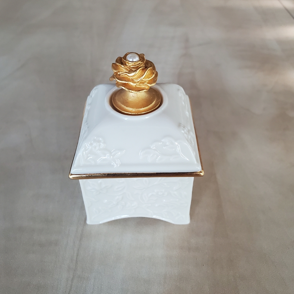 Lenox White and Gold Jewelry Organizer